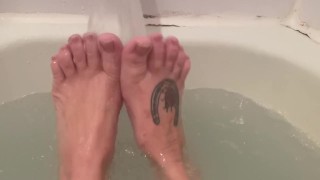 Soaked Feet in the Tub - AyeAllie wrinkly wet toes, foot play, bath show footslut