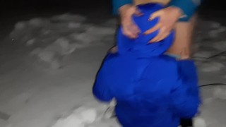В лесу выебала её в рот и быстро кончила - lesbian_illusion