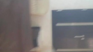 湯のみを勃起ちんちんで持ち上げる！