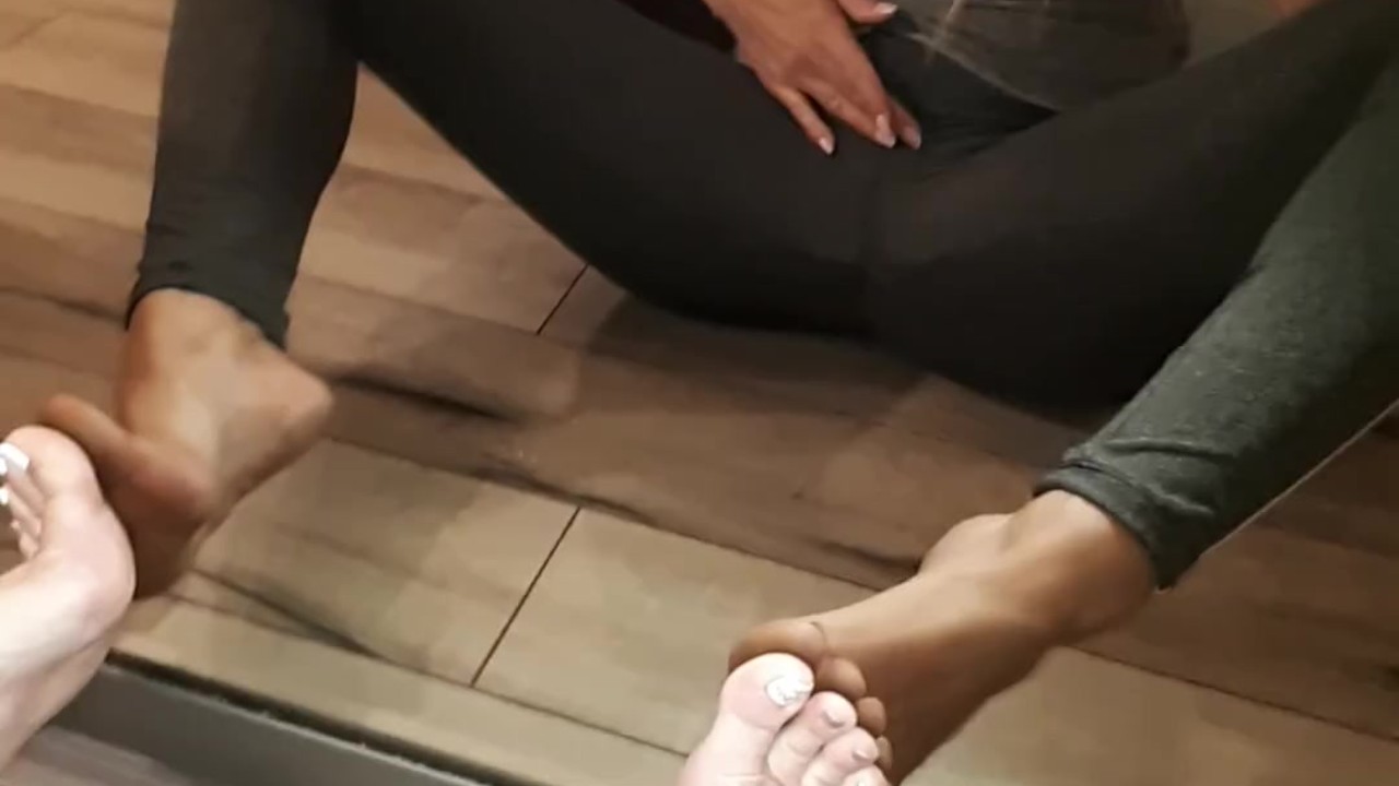 Wetting pants after gym - Darmowe Filmy Porno - YouPorn