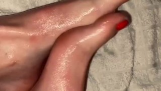 Super wet Feetfetish oiling