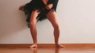 Dancing feet titts and ass baile solo en casa mira como muevan mis pies