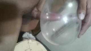 Masturbandome con un condon - parte 1