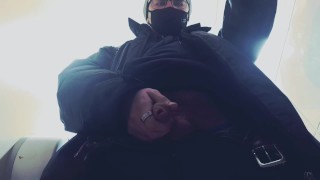 Обоссал нижнего в общественном туалете.