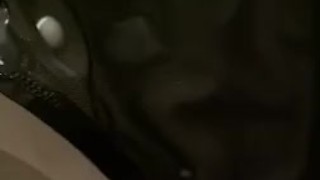 Je me branle avec une culotte noir autour de ma bite