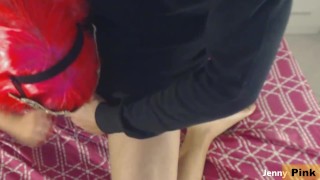 guarda come succhio un cazzo con la mia faccia da porca e mi faccio scopare forte! Jenny Pink