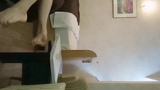 ベッドに全裸でゆったりリラックスしてしこしこオナニー