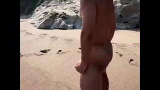 ビーチ野外露出でセンズリする日本人