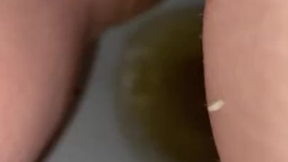 I held this pee for 2 hours playing my PS4 and you can watch it in 4K 