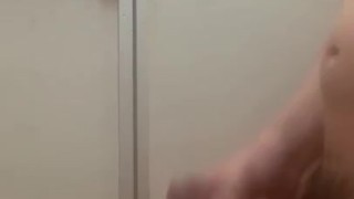 シャワーが乳首と亀頭に当たって感じてる大学生