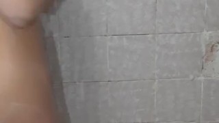 Маструбация под душем