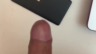 POV me MASTURBE y llené de SEMEN el teléfono de mi PADRASTRO