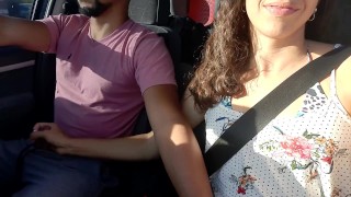 Mi novia me masturba mientras la llevo a casa | Argentina Amateur | ParejaPornhub