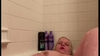 Busty Bbw jiggling in bath & piss from behind!