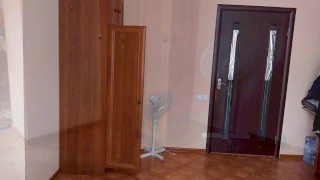 жена изменяет мужу у него под носом