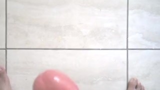 Me masturbo en la habitacion mientras mi compañero trabaja