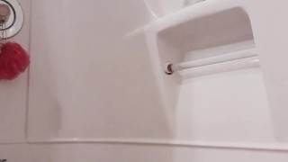 bbw washing herself and playing with herself