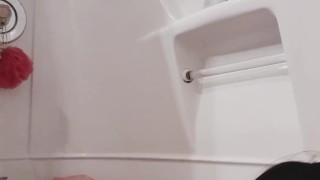 bbw washing herself and playing with herself