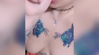 Chupando mi dedo como si fuera tu polla