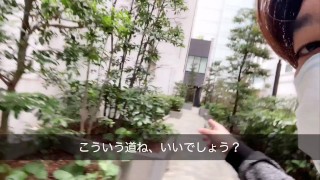 ビルとビルの隙間を歩く男