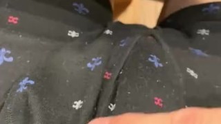 【個人撮影】日本人男子がパンツ越しにガチガチのペニスをいじり倒すオナニー動画