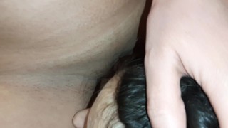 Глотает мою мочу, облизывает ноги и доводит до оргазма - lesbian_illusion