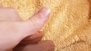 Русский парень с резиновым другом