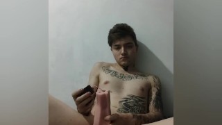 Se masturbando em casa