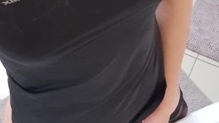 Трвнс показывает свое тело и выдаёт золотой дождь