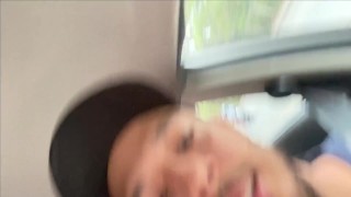 Come en el auto mientras su vibrador está encendido