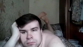 Артем показывает ступни и лижет ноги self suck autofellatio self footjob