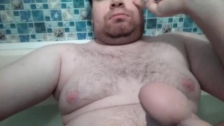 Артем сосет сам себе дрочит ногами лижет ноги в ванной self suck autofellatio self footjob