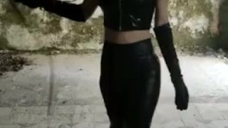 Mistress Susanna guerriero con la frusta 