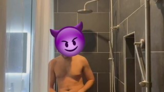 PISS HITTING THE SHOWERHEAD!