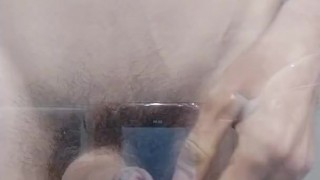 prova anale con dildo sotto la doccia