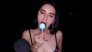 ASMR - CHUPANDO SUCIAMENTE UNA ENORME PALETA