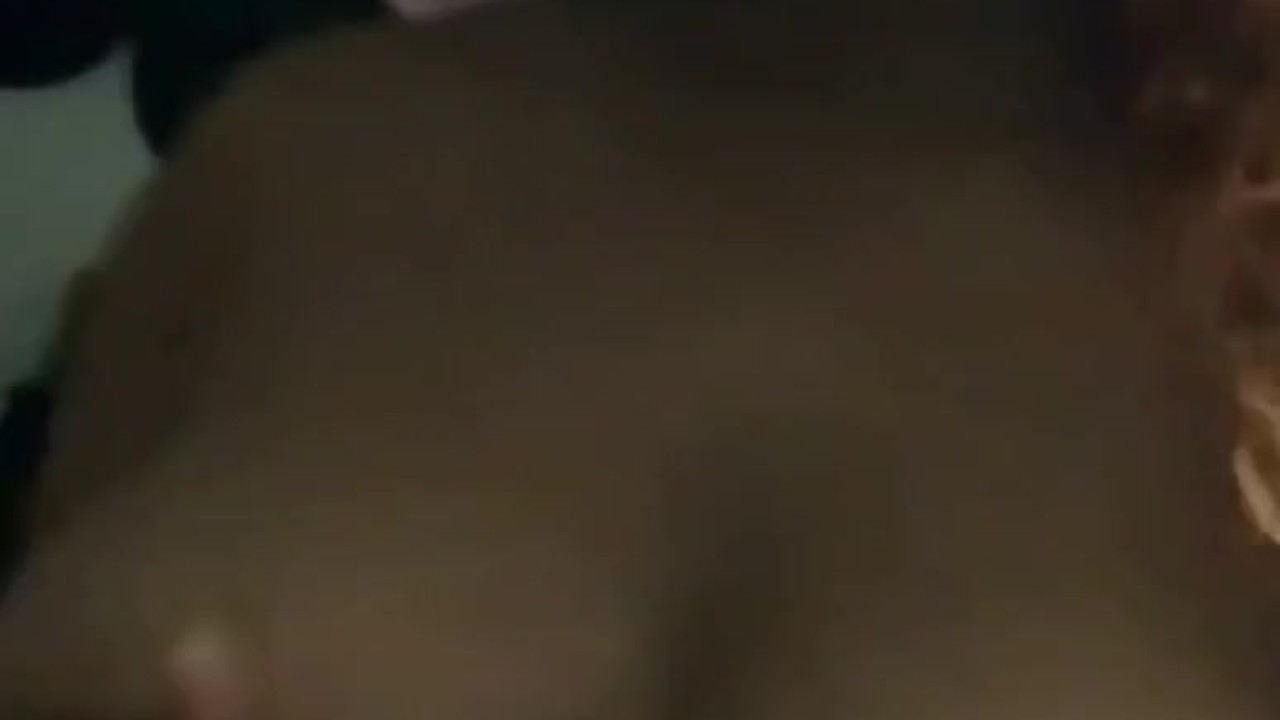 Порно қарап отырған жігіттер трахается орыс қыз