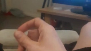 Quick wank while she make food 