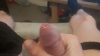 Quick wank while she make food 