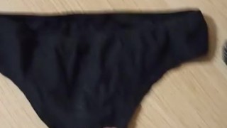 Ich wichse auf die Unterwäsche meiner Nachbarin