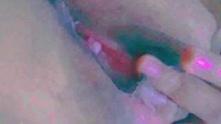 Me puse cachonda y me hice temblar hasta las piernas