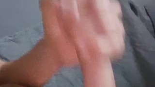 masturbation devant un porno
