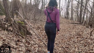 Ragazza in cerca di un posticino nel bosco per farmi un bel pompino