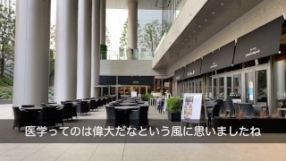 虫歯を治療中の男