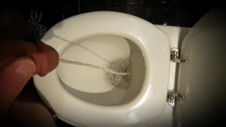 Gewoon heerlijk plassen - StraightdoesBi