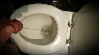 Gewoon heerlijk plassen - StraightdoesBi