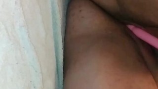 Tinder thot fuck her pussy with a toy she found