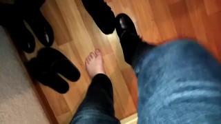 Артем ходит без носок