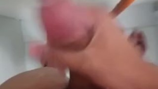 Gozando gostoso no banheiro