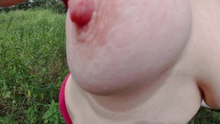 Brüste in der Öffentlichkeit schlagen - try not to cum